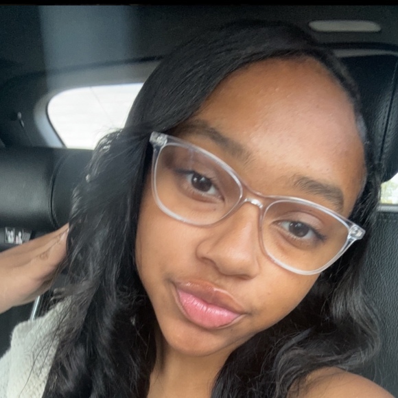 Meet your Posher, Riyana - Picture 1 of 1